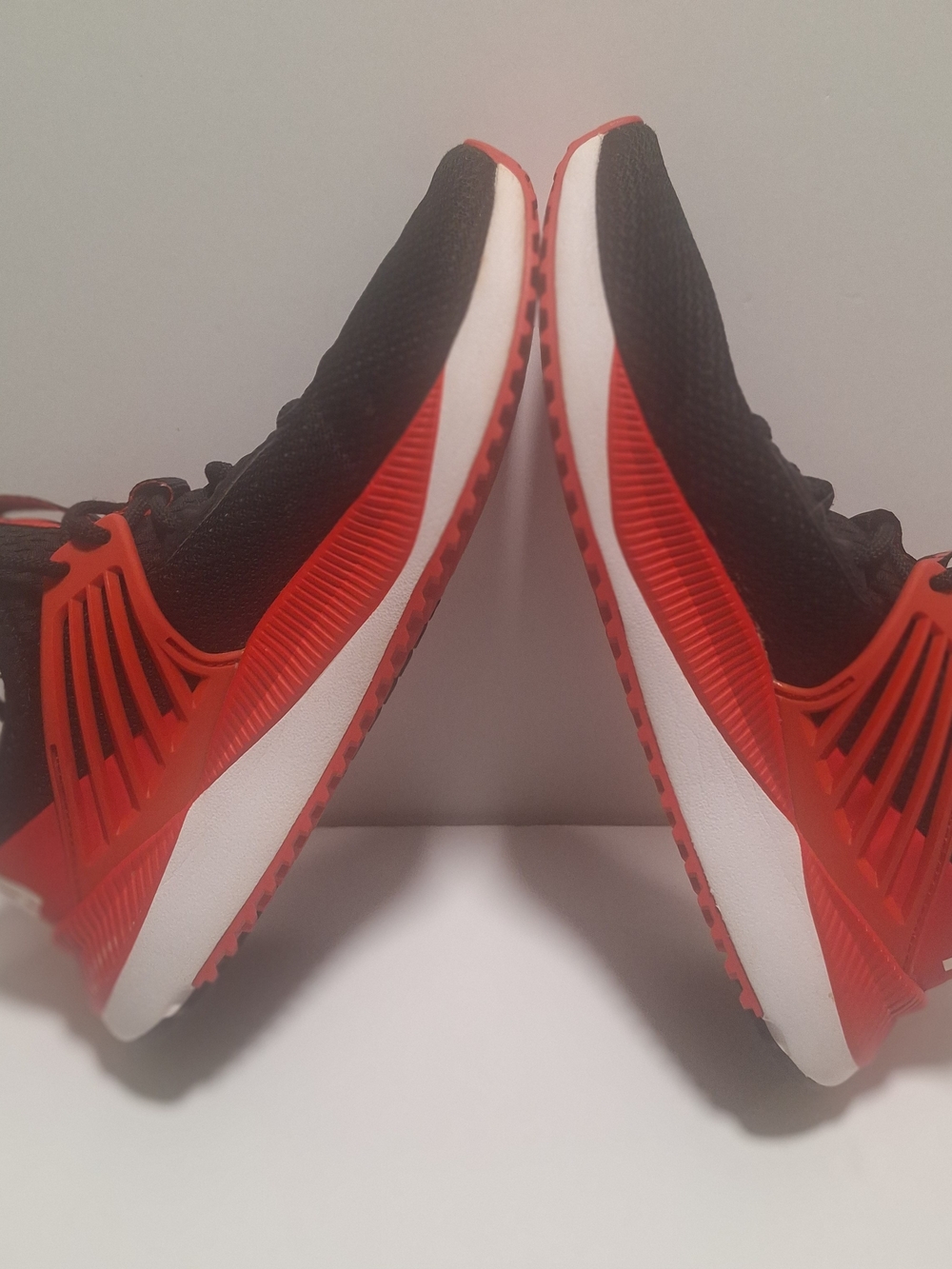 Puma Black and Red Performance Running Shoes - Picture 3 of 12